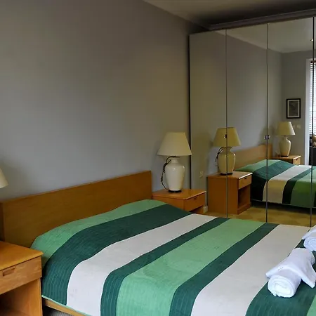 Parkview Apartment *